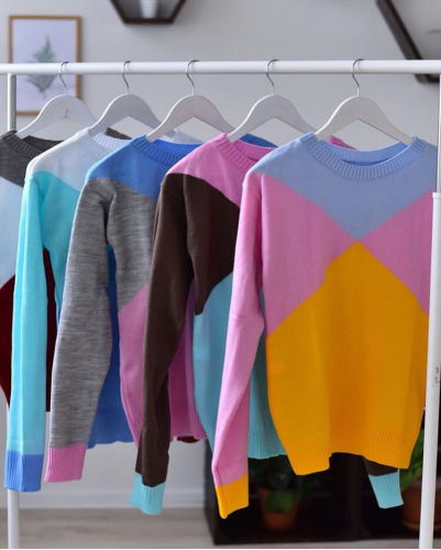 свитер разноцветный