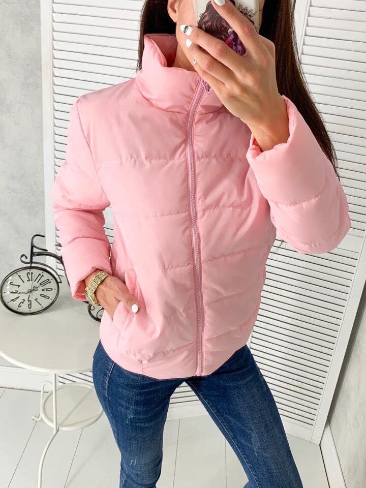 Короткая розовая куртка