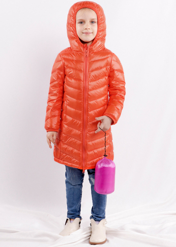 Детский удлиненный пуховик оранжевого цвета KL05