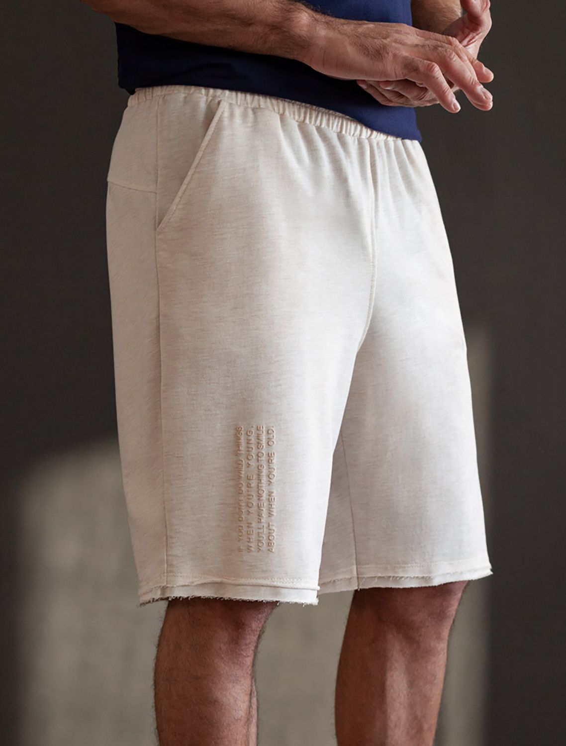 Шорты на резинке из тонкого футера с принтом U48.001 бежевый меланж