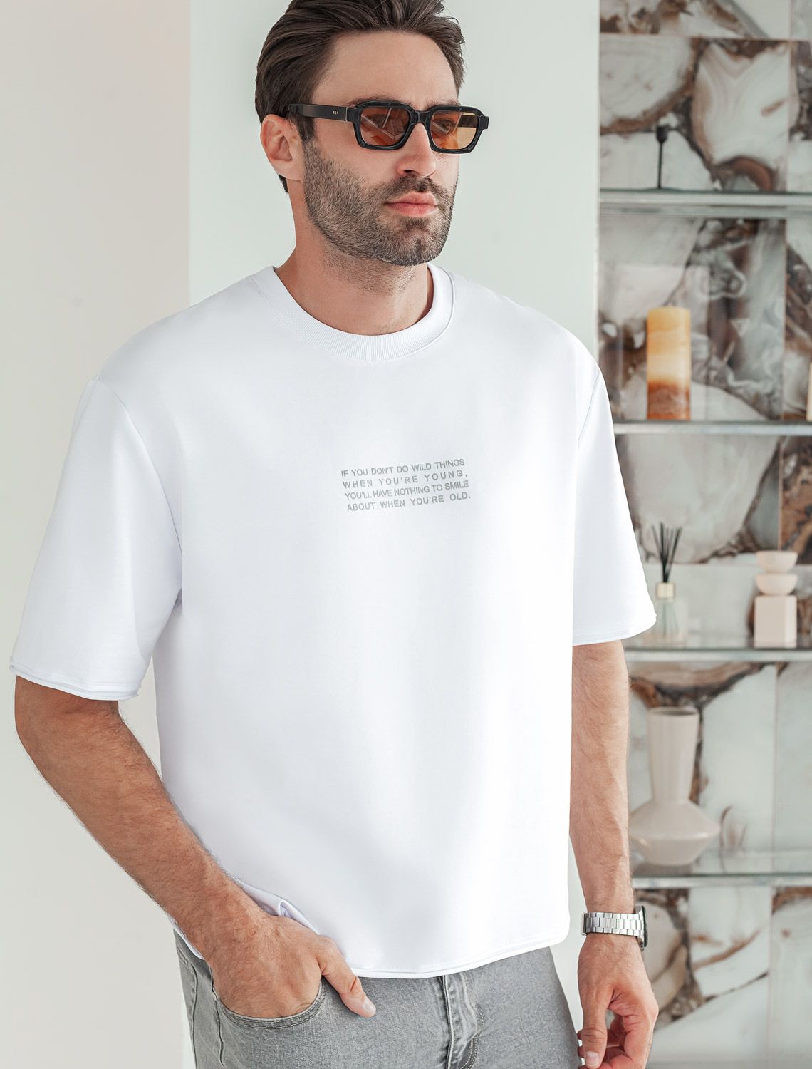 Ст.цена 1390р Футболка с открытыми срезами из тонкого футера с принтом U49.011 белый