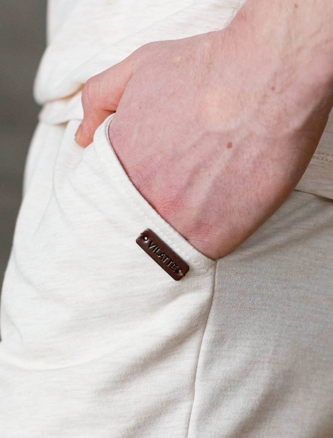 Шорты на резинке из тонкого футера с принтом U48.001 бежевый меланж