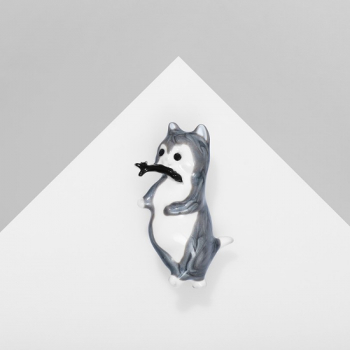 Брошь «Котик» с рыбкой, цвет серо-белый в серебре