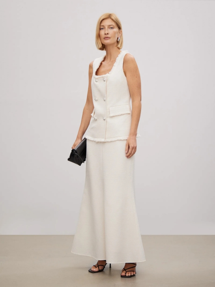 Жилет приталенного кроя ,
55% хлопок, 45% полиэстер ,