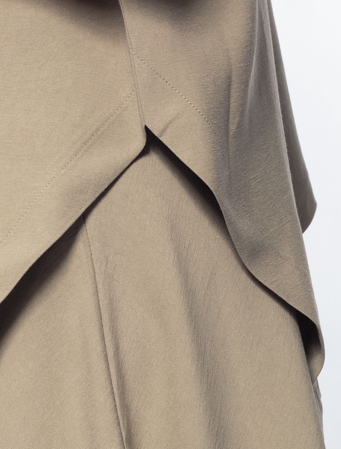 Ст.цена 1590р Ассиметричный топ из плотного лиоцелла D23.058 св.оливковый