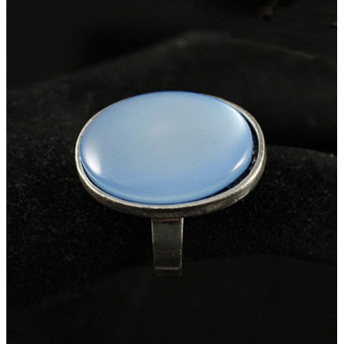 Кольцо пластик голубой (эффект опала), овал 25х18мм, безразмерное (литая оправа)