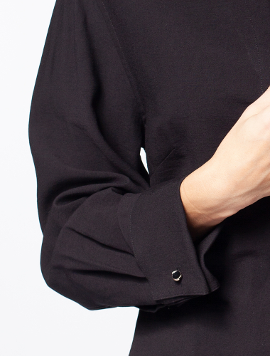 Ст.цена 2350р Свободная блузка из плотного лиоцелла с манжетами на запонках D29.231 черный