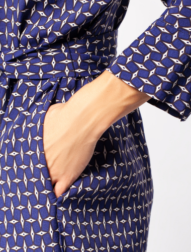 Ст.цена 2890р Платье с цельнокроеным рукавом из лиоцелла с вискозой D22.527 синий-белый