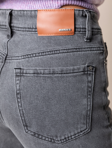 Ст.цена 2550р Укороченные прямые джинсы с эластаном D54.275 серый