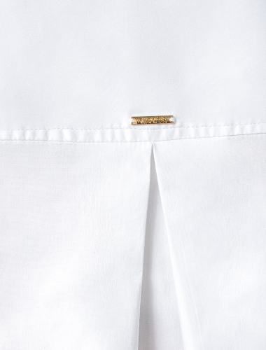Ст.цена 1790р Овер-сайз блузка с эластаном, с пуговицами из натурального перламутра D29.786 белый