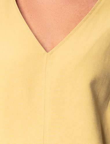 Ст.цена 1790р Свободная блузка из плотного лиоцелла D29.240 св. медовый