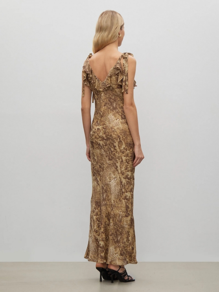 Платье приталенного кроя ,
100% вискоза ,