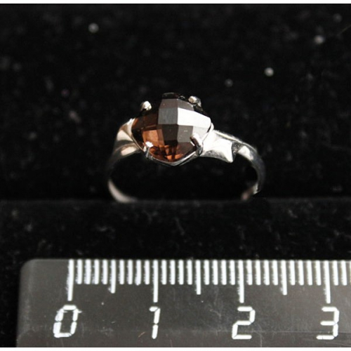 C925 Кольцо с раухтопазом, 1,61 г, родиум, квадрат 7мм, огранка р-р 18