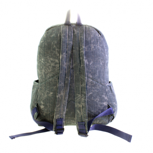 Модный рюкзак RestTime из плотной износостойкой ткани с крупной яркой вышивкой.