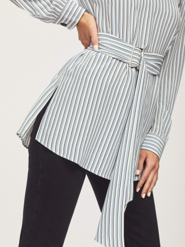 Удлиненная блуза с поясом
