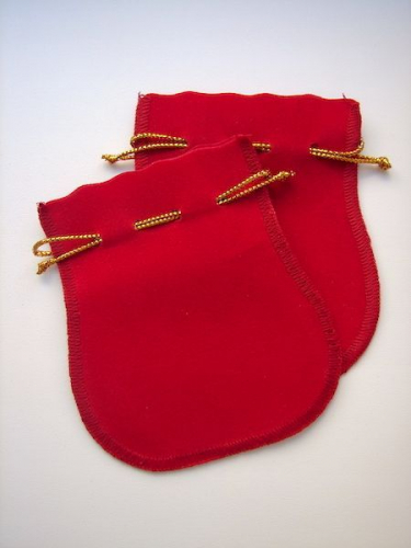 Красный мешочек с золотым шнурком