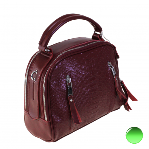 Стильная сумка Amaretto из натуральной кожи с ремнем через плечо гранатового цвета.