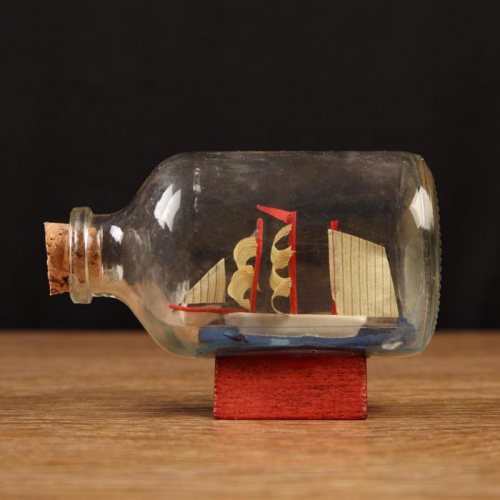 Корабль сувенирный, в бутылке, горизонт. 7,5*4*5см