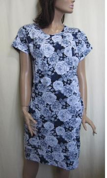 Хлопчато-бумажное платье с нежными розами бело-серо-черных тонов. 100-15-00-82