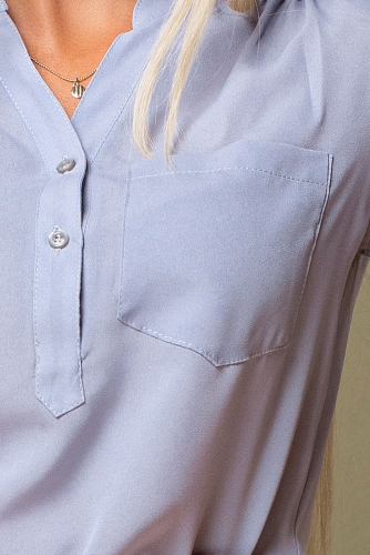 Серая блузка с V-образным вырезом
