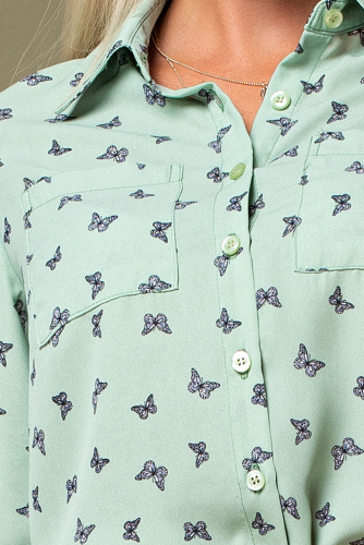 Зеленая рубашка с бабочками