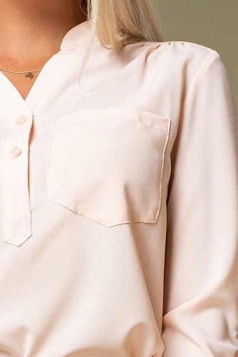Персиковая блузка с V-образным вырезом