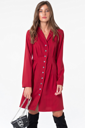Платье приталенное со складками в полоску на рубиновом