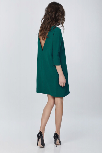 Платье свободное с открытой спиной темно-зеленое
