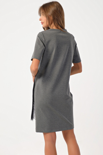 Платье трикотажное короткое с бахромой серый меланж
