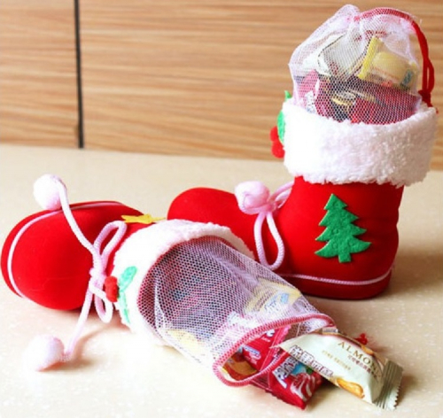Новогодний сапожок для конфет пластиковый с сетчатым мешочком