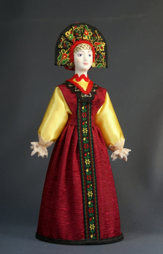 Кукла сувенирная фарфоровая. Русский девичий праздничный костюм.