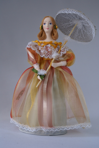 Кукла сувенирная фарфоровая. Барышня в летнем платье с зонтиком. 19 в.