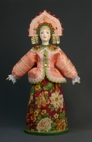 Кукла сувенирная фарфоровая. Женский праздничный костюм.