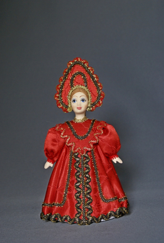 Кукла сувенирная фарфоровая. Девушка в русском народном костюме.
