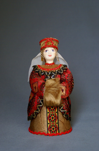 Кукла сувенирная фарфоровая. Княжна в традиционном русском наряде.