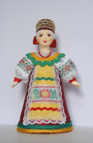 Кукла сувенирная фарфоровая. Юг России. Девушка в праздничном костюме.