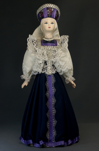 Кукла сувенирная фарфоровая. Свадебный женский костюм.