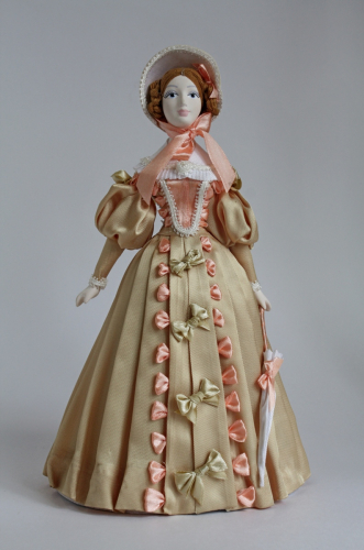 Кукла сувенирная фарфоровая. Дама в светском костюме. 1-я пол. 19 века.