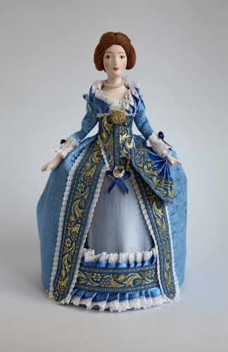 Кукла сувенирная фарфоровая. Фрейлина в платье эпохи рококо. Сер. 18 в.