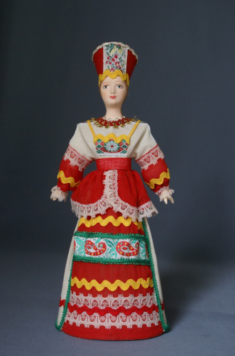 Кукла сувенирная фарфоровая. Традиционный девичий праздничный костюм.