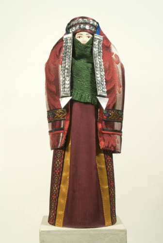 Кукла сувенирная фарфоровая. Традиционный туркмено-текинский женский костюм. К.19-н. 20 в.