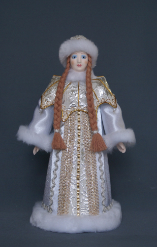 Кукла сувенирная фарфоровая. Снегурочка в шубе с перелиной с жемчугом.