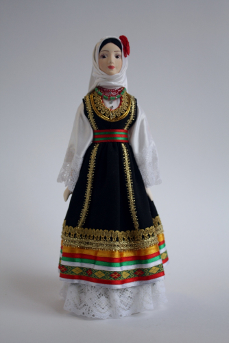 Кукла сувенирная фарфоровая. Сербия. Женский костюм.