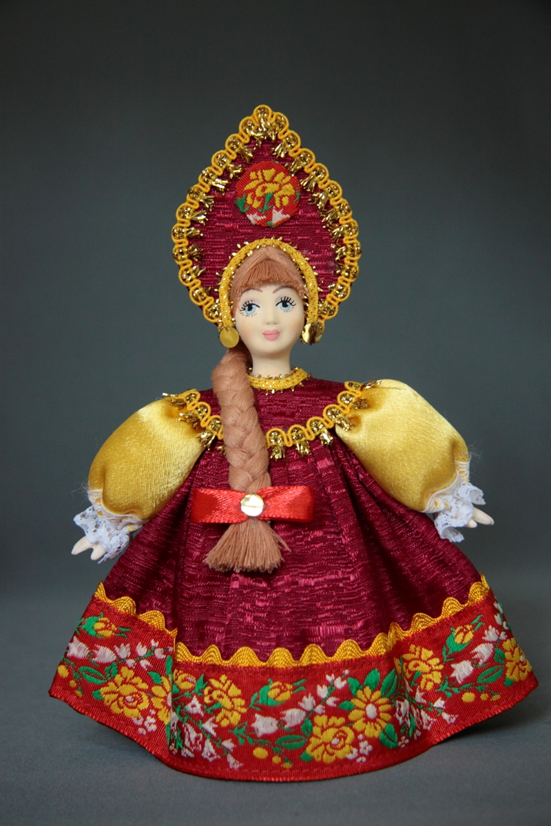 Кукла в русском сарафане