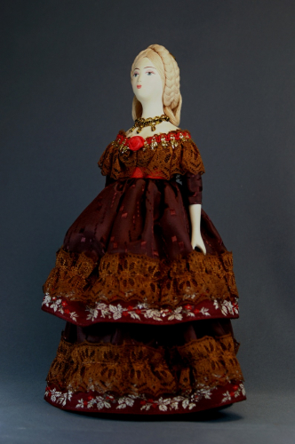 Кукла сувенирная фарфоровая. Дама в бальном платье. Сер. 19 в. Европа.