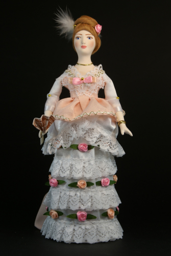 Кукла сувенирная фарфоровая. Девушка в бальном платье. 1870-е г. Петербург
