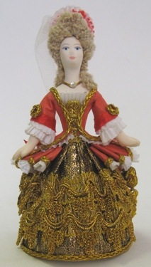 Дама в придворном платье к.17 н.18в. Шкатулка
