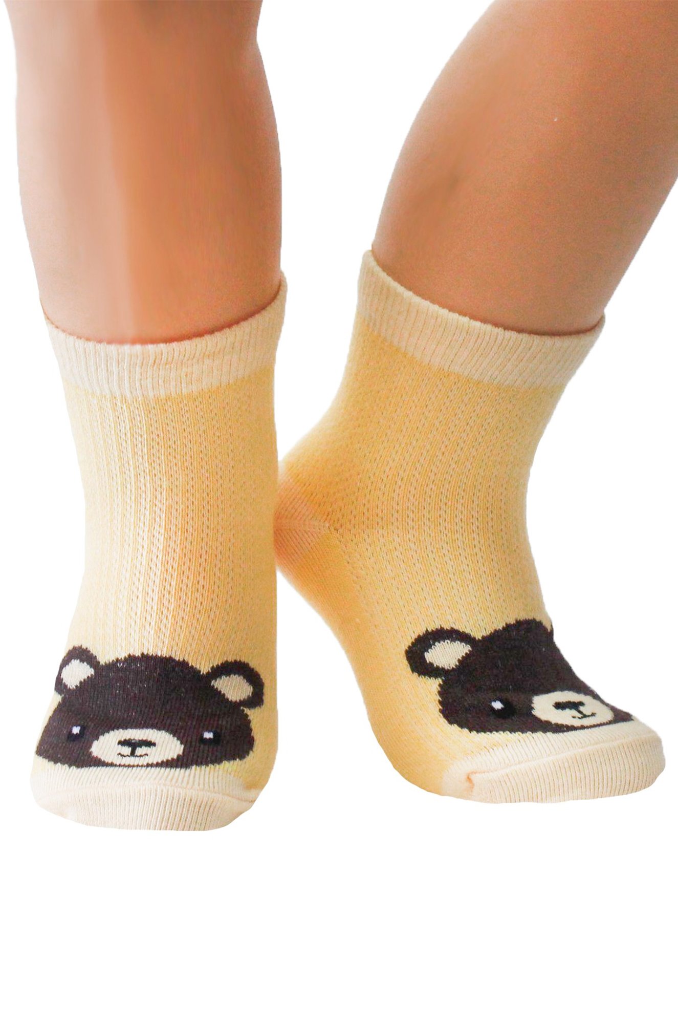 Носочки со. Носочки с мишками. Носки с медведем. Дети в носочках. Носки с мишками детские.