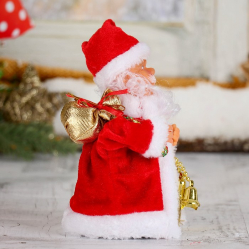 Дед Мороз, в кучерявой шубке, с подсветкой, двигается, без музыки
