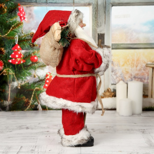 Дед Мороз в красной шубке приветствующий 45 см
